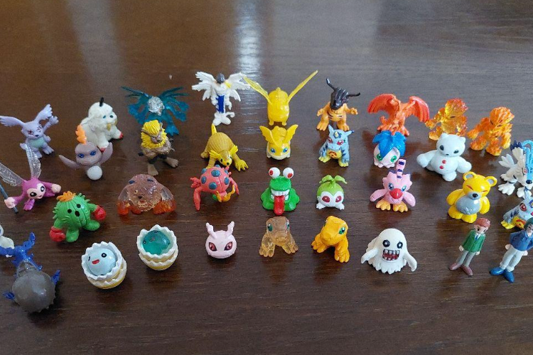 Digimon em forma de ovo com a coleção de figuras Mega Egg